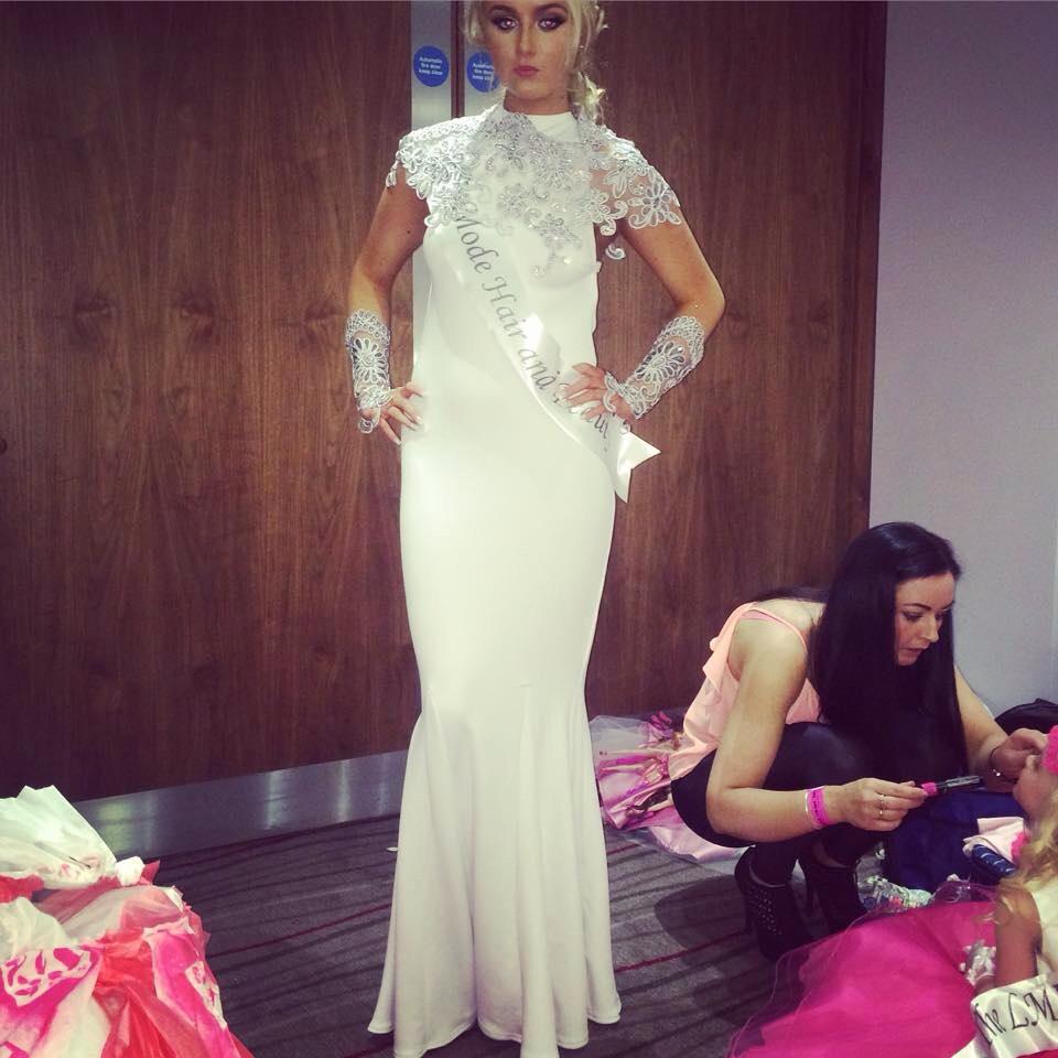 ChioCouture's tweet photo. Looking fabulous for #LMI in @ChioCouture #handmade #lace http://t.co/Nno6AD8efi
