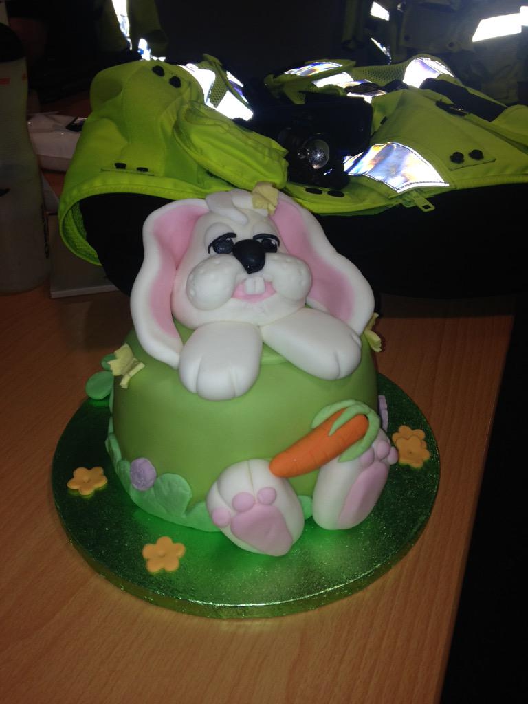 rach_gall2316's tweet photo. A gift from the wife of one of the officers on the unit #cake #thanksMrsC http://t.co/dRjkJDQjyQ