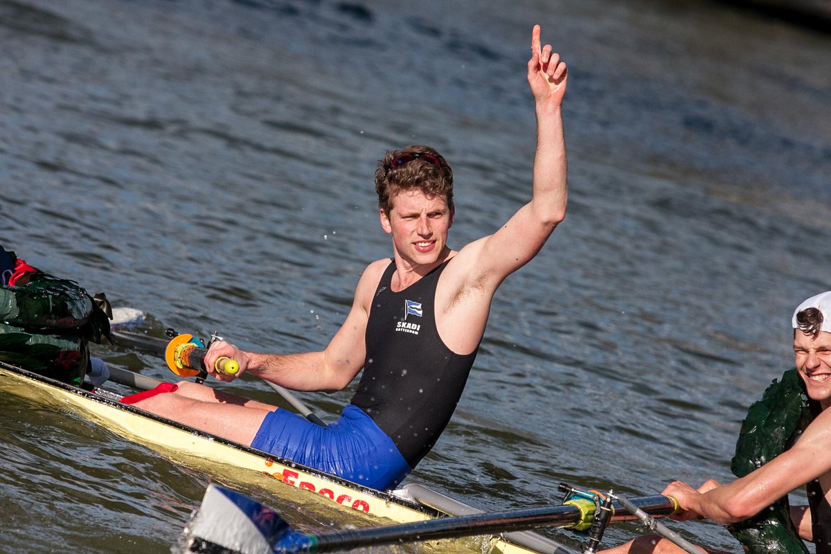 .<a href="/skadirotterdam/">Skadi Rotterdam</a> wint de <a href="/VarsityKNSRB/">Varsity 138</a>! #roeien Lees meer: bit.ly/1Fdguq3 <a href="/BenKortman/">Ben Kortman</a>