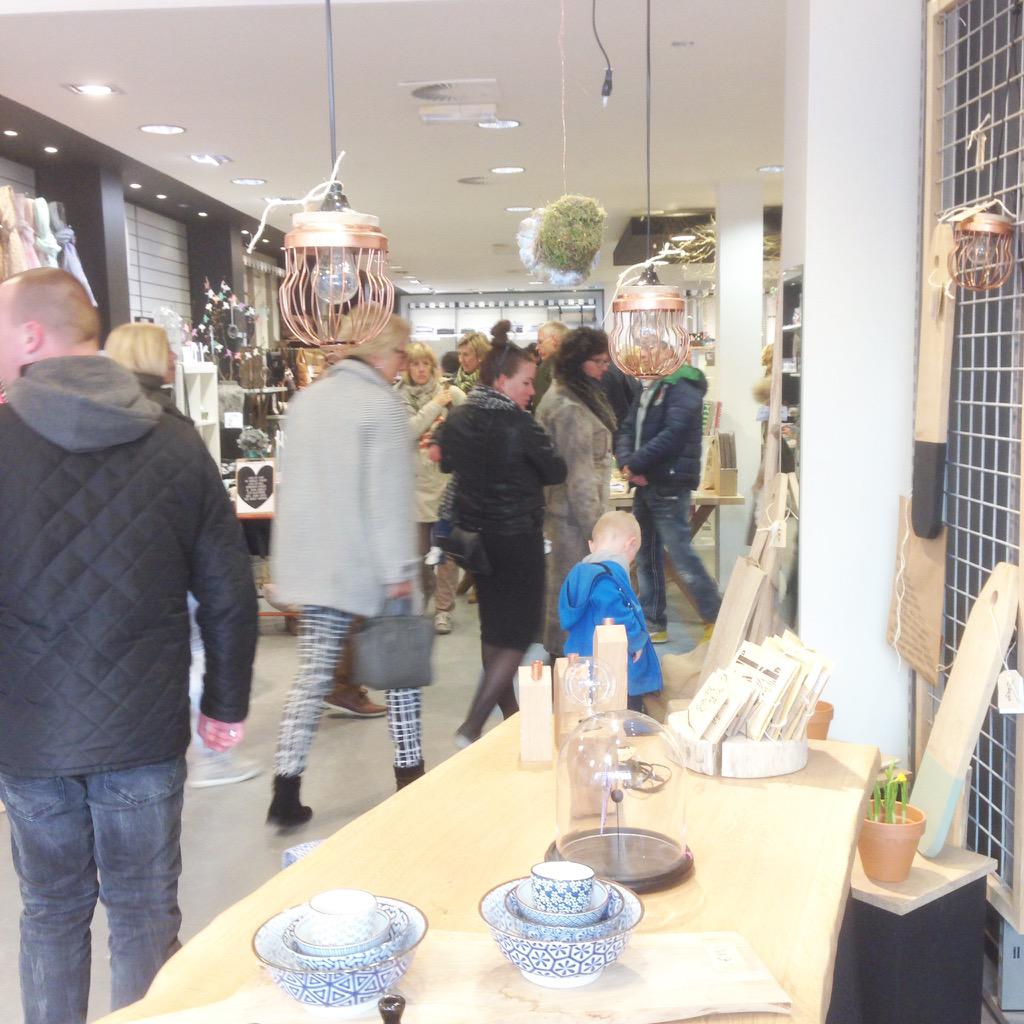 PoushNL's tweet photo. Leuke &amp; drukke Eerste Paasdag in de winkel! Incl gezellige bezoekjes van @StudioBIG, @SweetestDesign &amp; @RenskeMollink http://t.co/p835bKblto