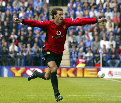 On This Day In Manchester United Beat Liverpool With Ruud Nistelrooy Scoring Two Penalties Squawka Football Scoopnest