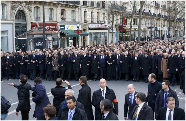 ByDebrey's tweet photo. Atentado en #París #JeSuisCharlie 12 MUERTOS protestas d líderes mundiales.
#KenyaAttack 150 muertos SILENCIO MUNDIAL http://t.co/lX8bLK3Ifj