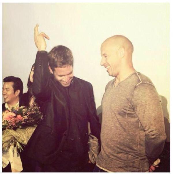 PostCouplesLove's tweet photo. "Que tu sois a 500m, ou à l'autre bout du monde, tu seras toujours mon frère"  Fast and Furious 7 💘 http://t.co/61EvXKGrTN