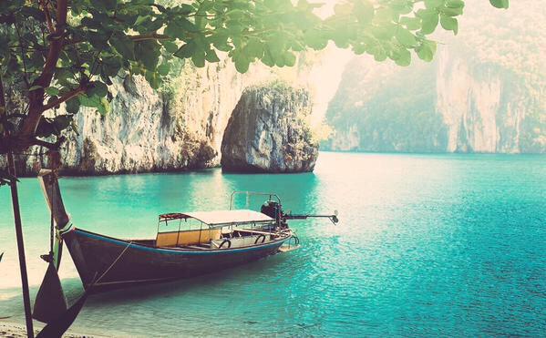 Thailand looks breathtaking 😍🌄🚣