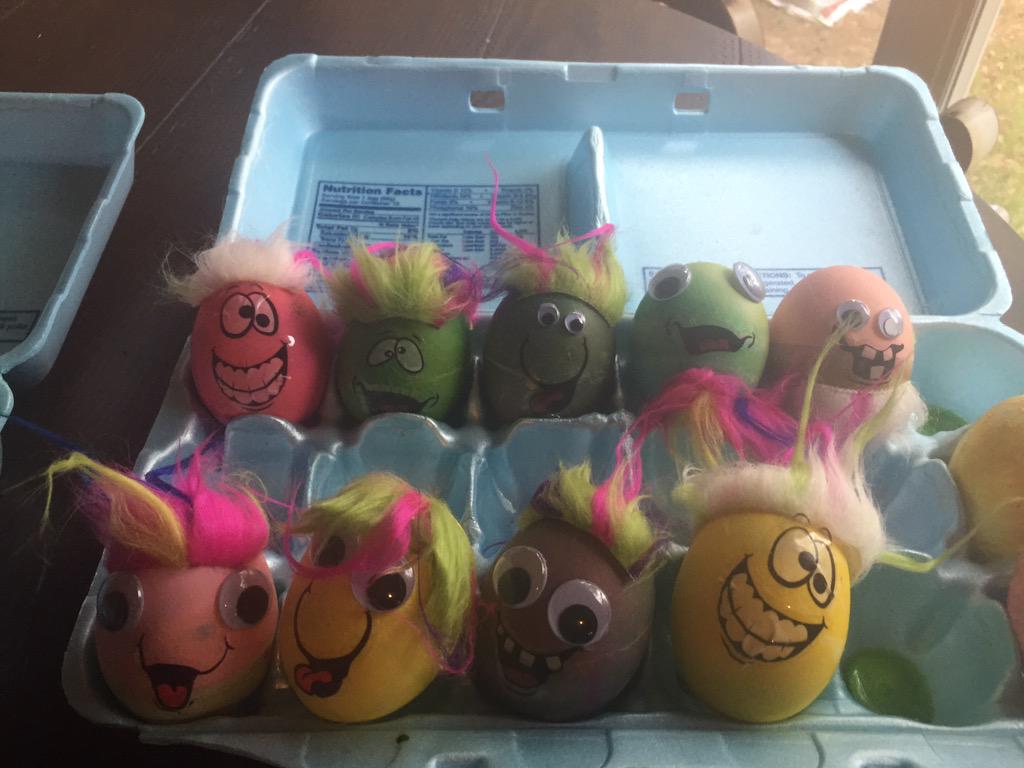 debsatweetin's tweet photo. Meet the family! #myeggsarebetterthanyours #Easter2015 #familyfun http://t.co/OuyN7meeST