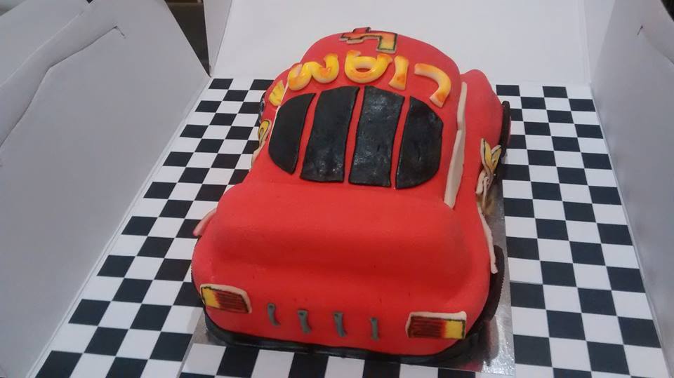 A boy's dream!! Vanilla cake! <a href="/bbcgoodfood/">Good Food</a> <a href="/cakecentral/">Cake Central</a> <a href="/CakeCraftWorld/">Cake Craft World</a> <a href="/CookingChannel/">Cooking Channel</a> <a href="/GoodFoodChannel/">GoodFoodChannel</a> <a href="/IntertwEAT/">TweetCritique</a>