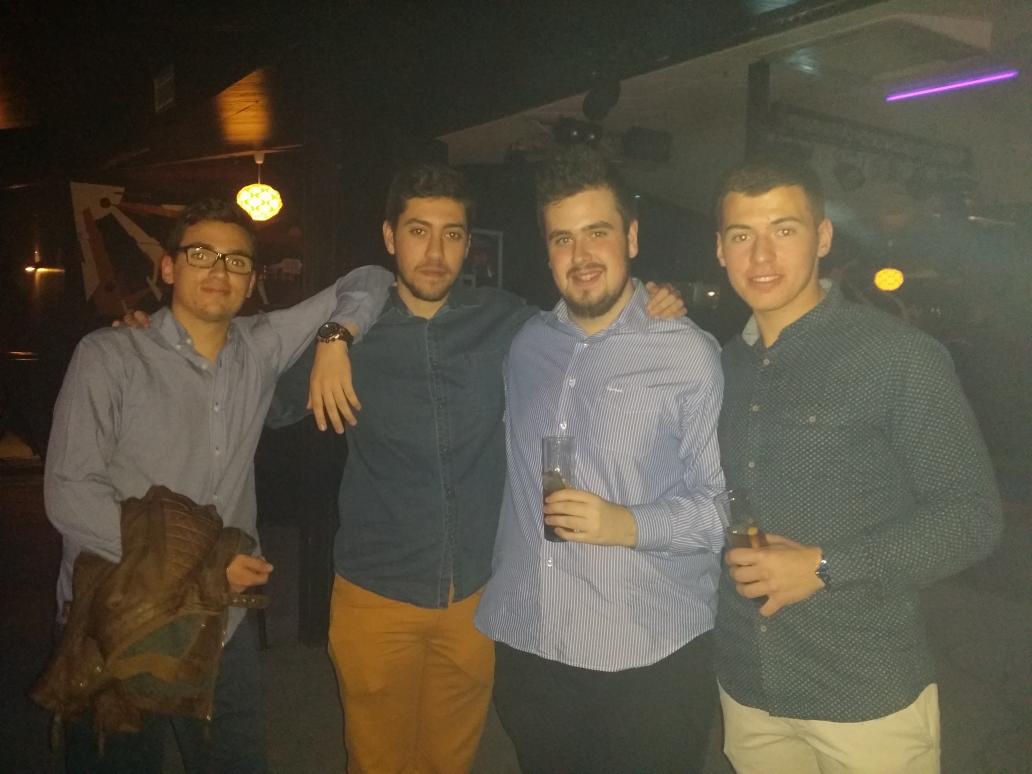 Riku010's tweet photo. Pues se acabo la semana santa! Ahora a estudiar @david0737 @Tnte_lopez17 #palva que os gusta mucho la fiesta! 😂😂 http://t.co/lnw8dbNm8e