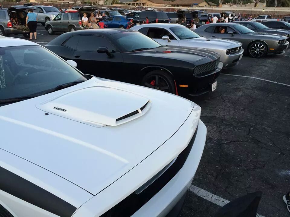 challengersunli's tweet photo. From our #family to yours have a #HappyEaster #teamchallengersunlimited #FastFurious7 #moparornocar #driveinmob http://t.co/kP2d1IImcT