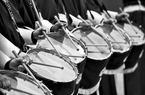 ¿Qué tipo de banda prefieres para un paso de Misterio o de Cristo?
RT: Agrupación Musical
FAV: Cornetas y Tambores