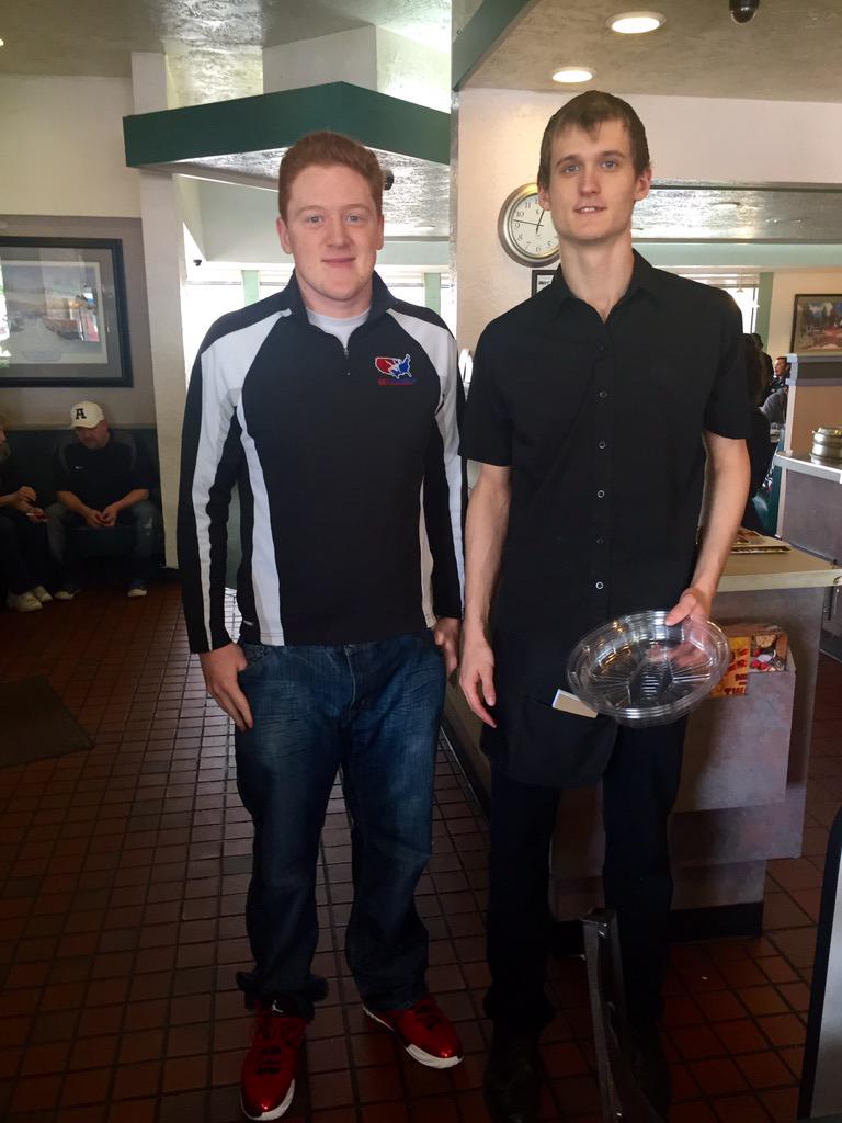 Caseybrotha's tweet image. Just met @boburnham at a Denny's in Portland. CANT BELIEVE I JUST MET BO BURNHAM!!!!