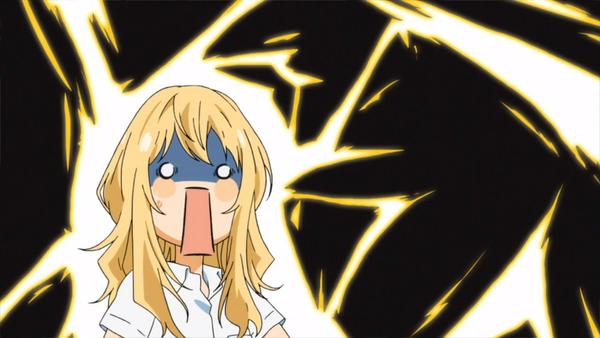 xEndlessSpring's tweet image. -Trata de hacer malabares con sus dulces como el chico con los huevos, pero se le cae uno al suelo.-