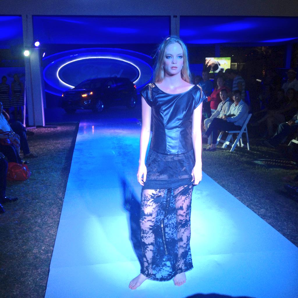 ModaNacional's tweet photo. Pasarela de #ItzaVillard en #EDGEweekend @fordMx #LiveontheEdge con #ModaNacional http://t.co/mTptHCNh68