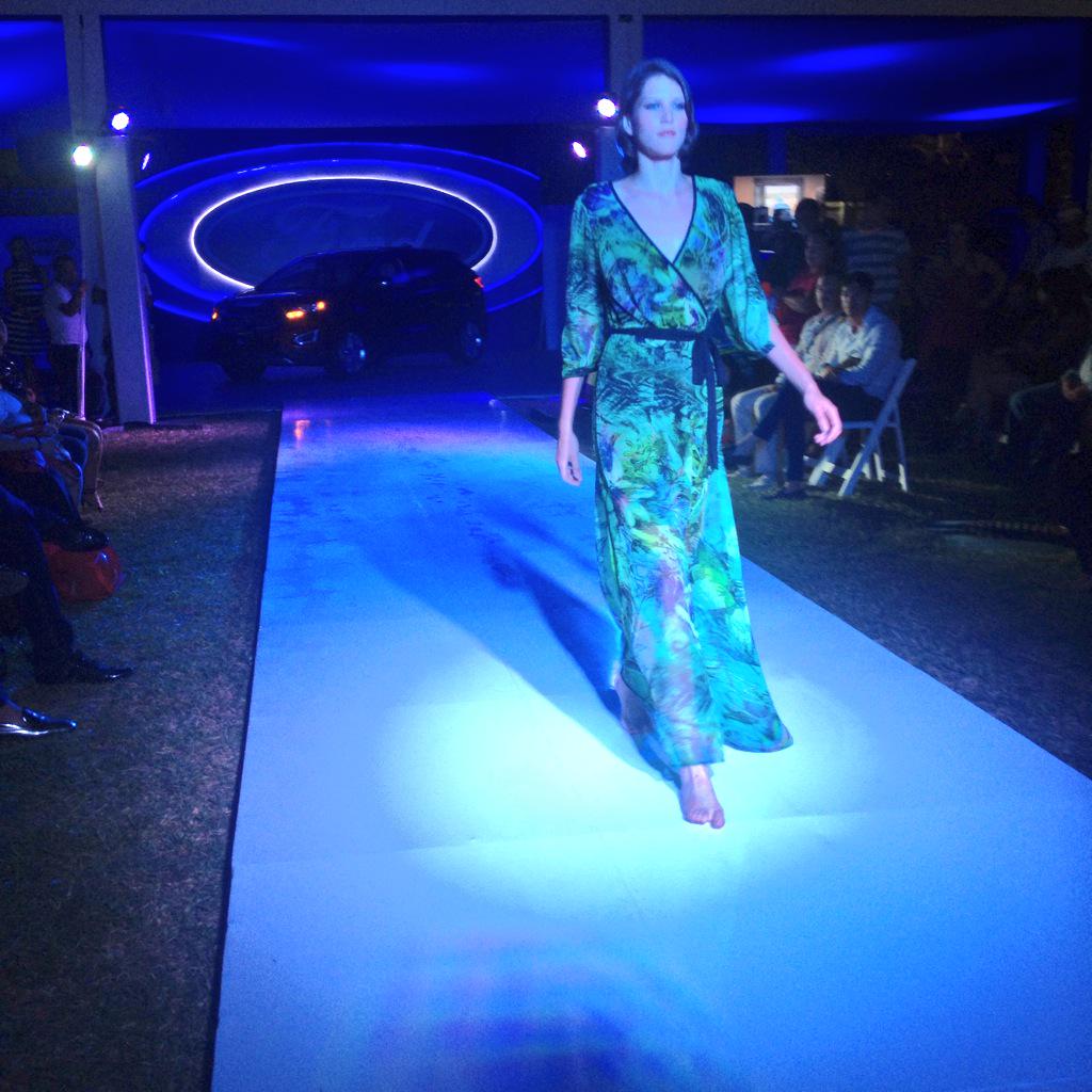 ModaNacional's tweet photo. Pasarela de #ItzaVillard en #EDGEweekend @fordMx #LiveontheEdge con #ModaNacional http://t.co/mTptHCNh68
