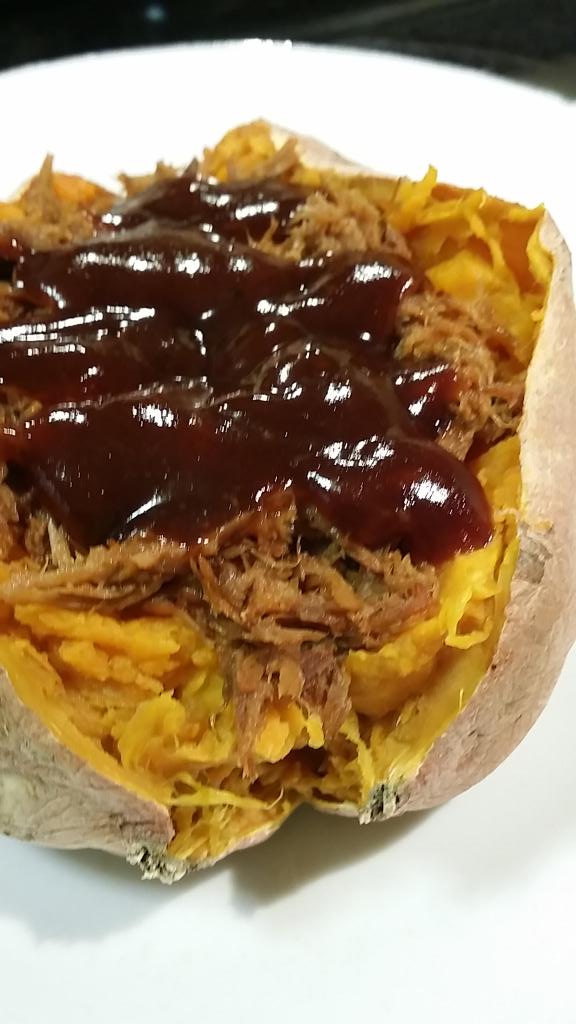 DeshUnleashed's tweet photo. @FoodNetwork Baked sweet potato topped with shredded bbq pork! http://t.co/hfvemPsyJD