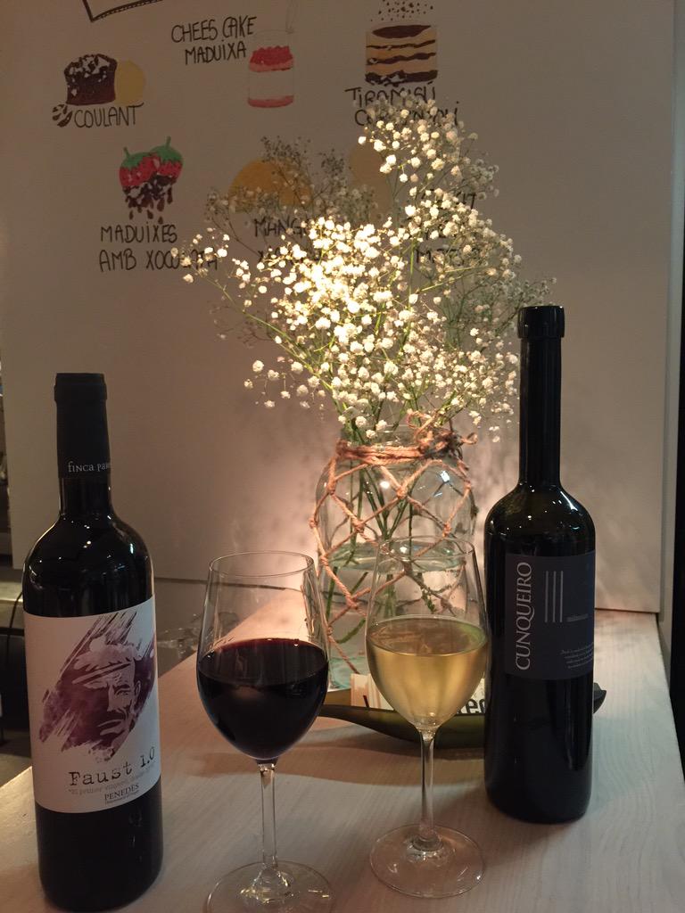 bellebarcelone's tweet photo. #winecheese @viblioteca ▶️ ❤️ white @_cunqueiro n a great red #faust1.0 #penedes 🙌 #trufflepecorino #stfelicien http://t.co/fMElCZ35D2