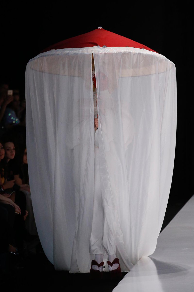 lesbranches_'s tweet photo. #DimaNeu se inspira en las #geisha´s para su coleccion en #Russia fashion week Su secretismo, femeneidad y delicadeza http://t.co/sFTXJZr3Dz