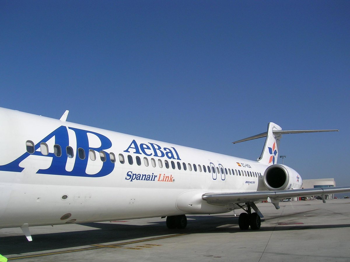 AviandMoney's tweet photo. @MD80com I have found several pictures of #AeBal #B717
EC-HOA (30-Oct-2006) http://t.co/AFnmjsN8X4