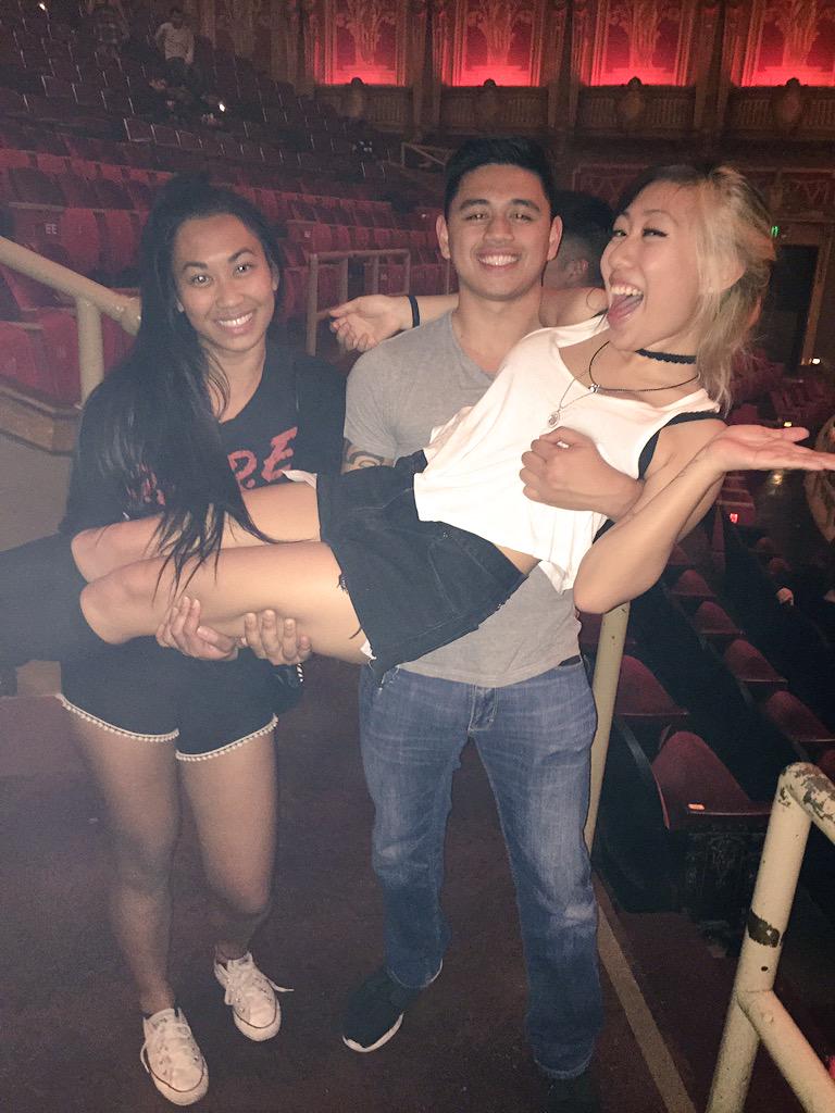 tahkahseh's tweet photo. Blessed (cursed) with 2 of the most ratchet Bigs ¯\_(ツ)_/¯ #ΑΦΩ #PASA #BBLine #ChaseFam http://t.co/ubgXlO5NFd