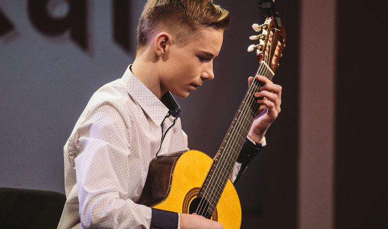 Šovā <a href="/Raditimuzikai/">Radīti_ Mūzikai</a> mūzikai» uzvar Miks Akots lsm.lv/lv/raksts/izkl…