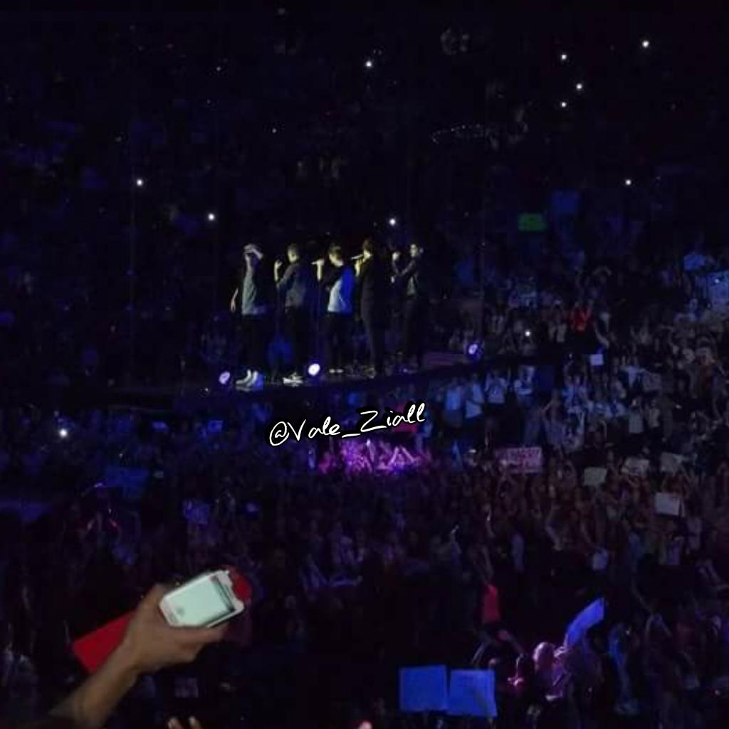 invalshell's tweet photo. Ma che tipo io due anni fa ero a Londra!? #TheO2 #O2Arena #TMHT2013us #takemehome #tmht #5april2013 #london http://t.co/APVf73oaCD