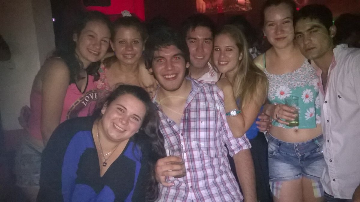 elymolinav's tweet photo. Lindaaa noche @GeraLuchi @KarenForlin @sebastourn http://t.co/qByYbi0Oce