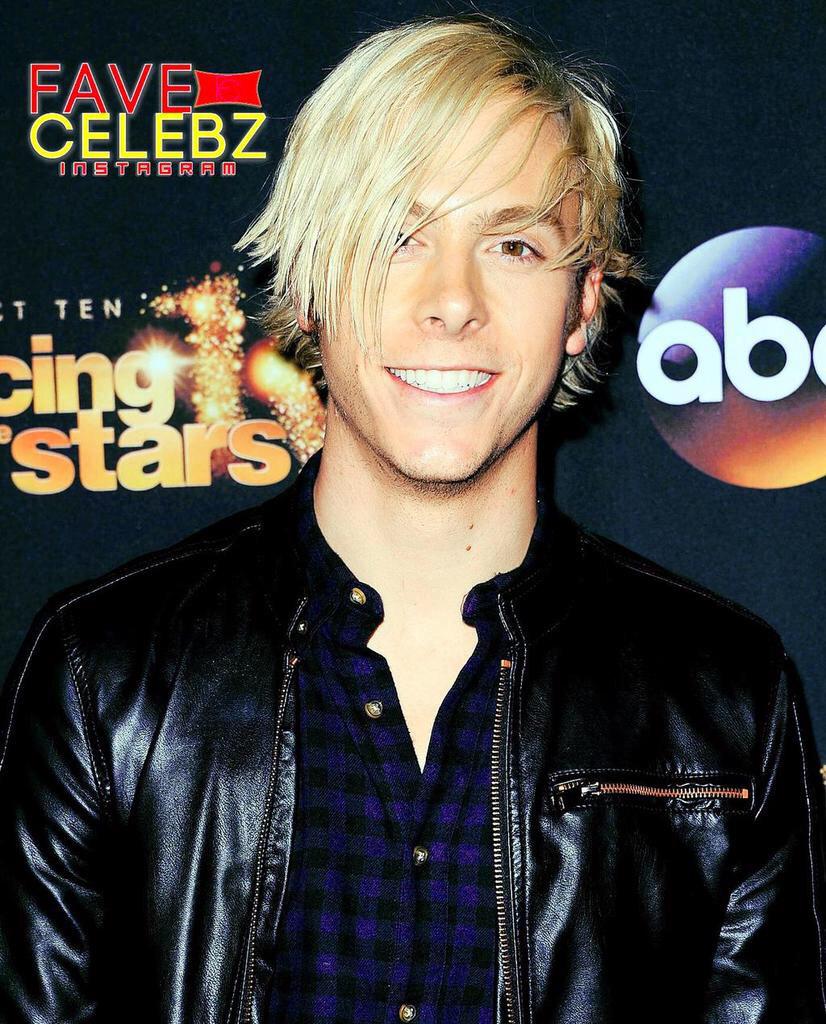 rockyspolaroid's tweet photo. YO SUBO FOTOS DE LOS CHICOS Y USTEDES DAN RT DALE
I vote for #R5Family - R5 #SoFanstastic @radiodisney http://t.co/Xb0xvy5DiV