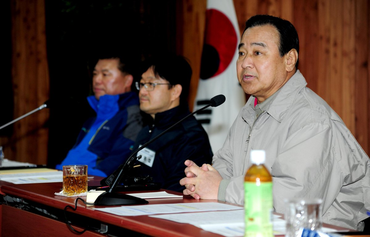 이완구 국무총리는 5일 제70회 식목일 기념행사에 이어 열린 산림정책포럼에 참석해 "경제림을 육성해 산림의 질을 높일 수 있도록 사유림 정책을 획기적으로 전활할 필요가 있다"고 강조했습니다.