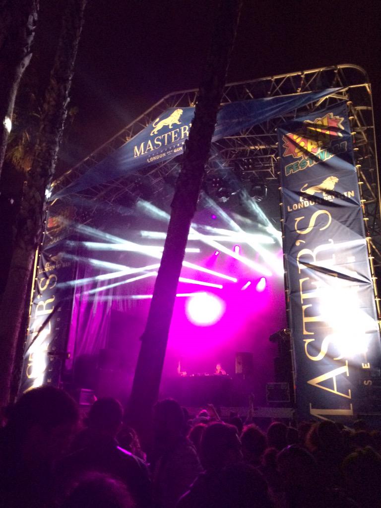 FestivalesInfo's tweet photo. Grande @emeDJ tomando los platos del #EscenarioMasters del @SanSanFestival #FestinfoSAN #SanSanFestival2015 http://t.co/7nHqOyax7n