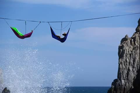 SlacklineVZ's tweet photo. La familia de #BalanceGDL visito #Maruata #Michoacan esta #SemanaSanta de #Slacklife http://t.co/olSzO7fIk5