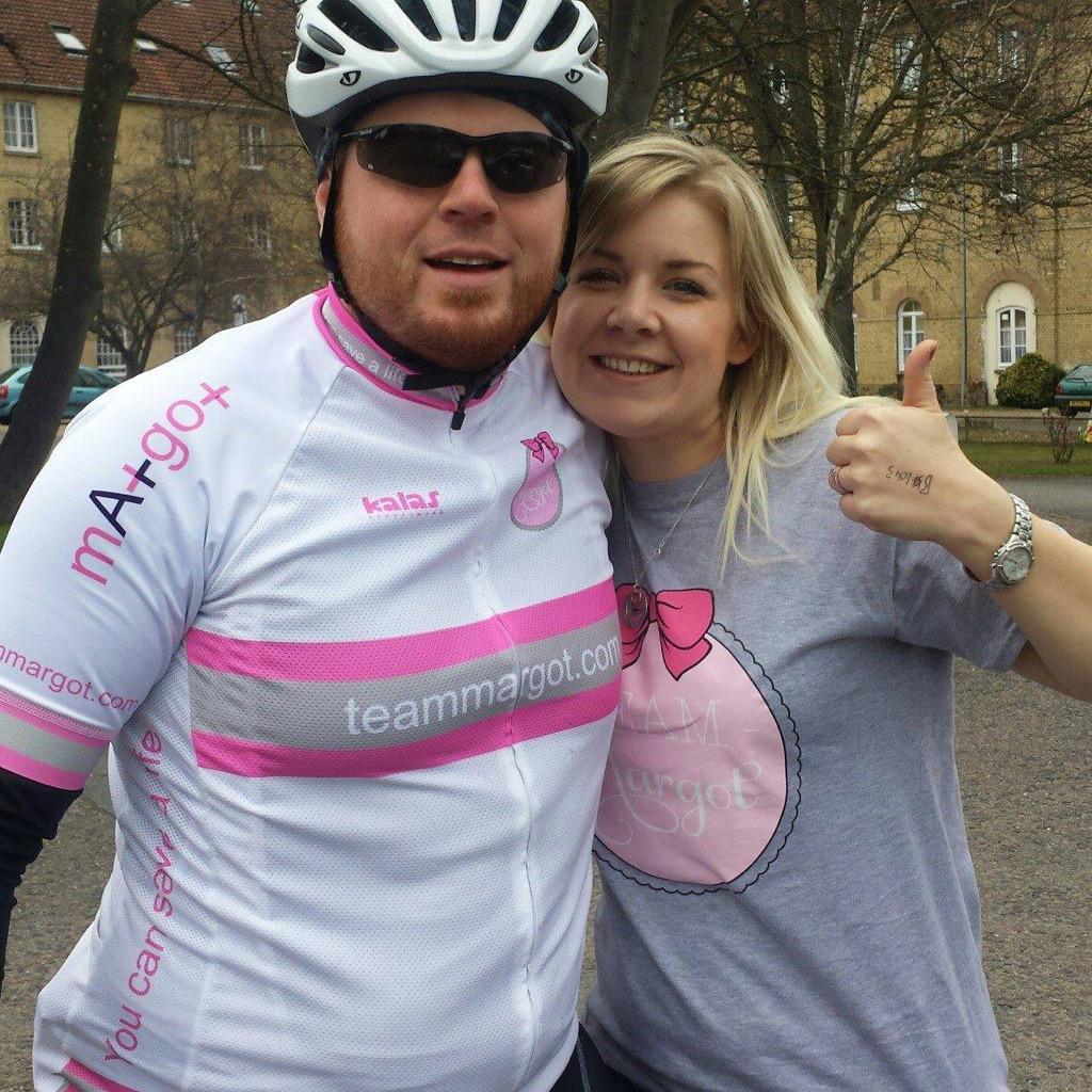 CyclingDBC's tweet photo. Some surprise visitors en route to Ely. Family and friends cheering the boys along. @BigApe1985 http://t.co/ugOOpXhp42
