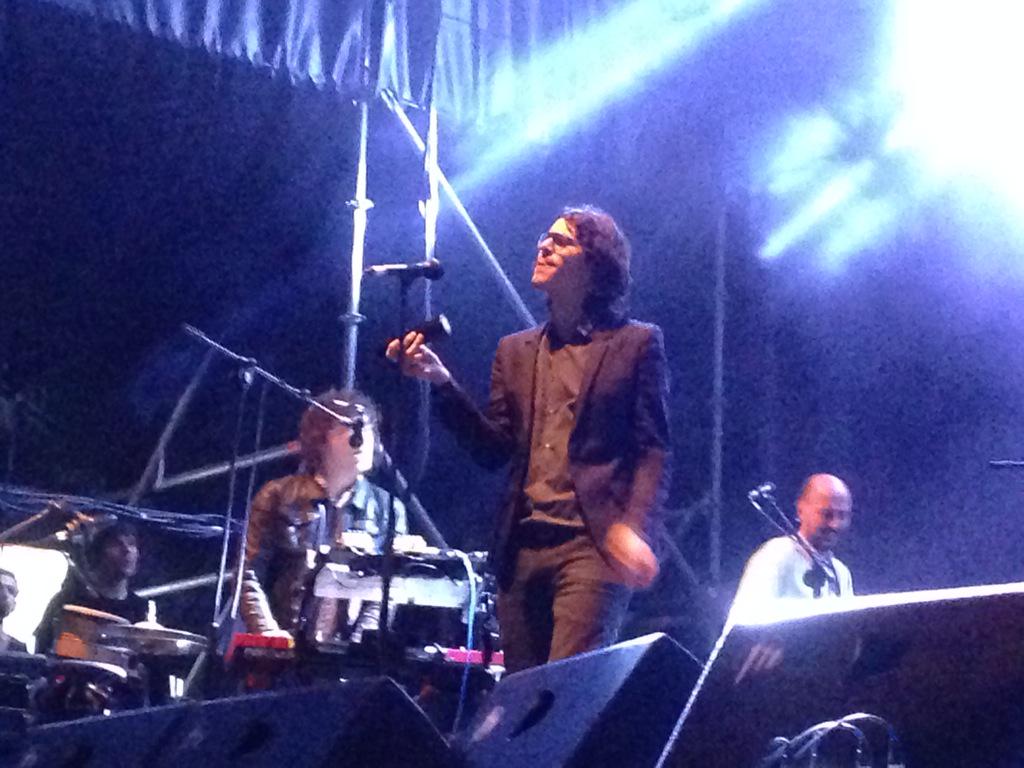 ColectivoRaro's tweet photo. Chavalada dejaros de mestizaje y venid a fliparlo con @wearestandard en el #EscenarioMasters del @SanSanFestival http://t.co/OePbTgC5xO
