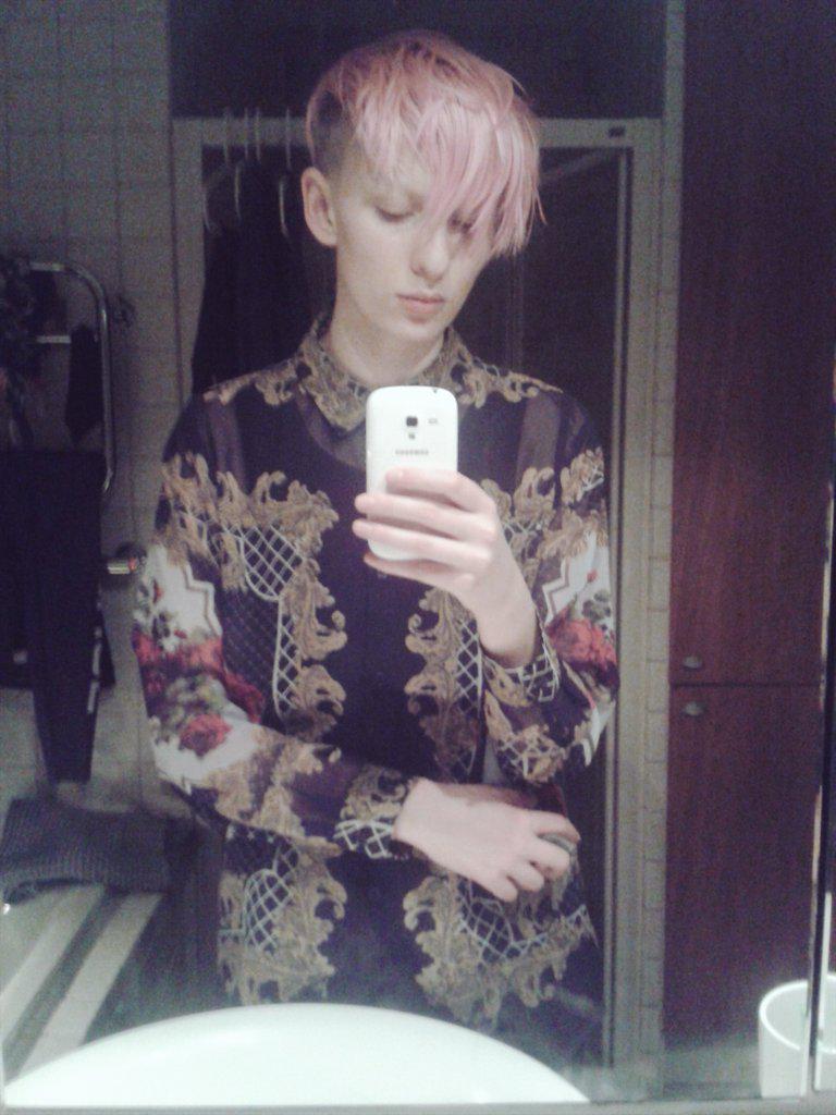 smuItron's tweet image. tfw when