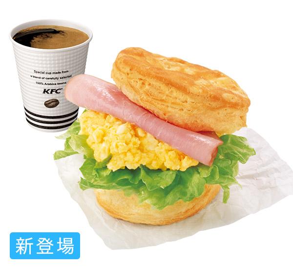 KFC_jp's tweet photo. おはようございます。早起きした日に外で食べる朝ごはんは、ちょっと幸せを感じますねｗ(*´∀｀*)ｗ
今週もケンタッキーモーニング、開店です☆

★ビスケットサンド（ハム＆エッグ）
http://t.co/QJgPN1qXy5 http://t.co/iZbBp6m50Q