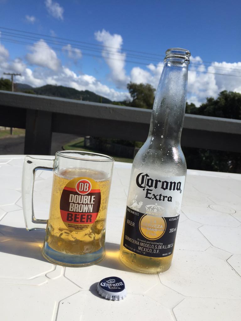SteveHBlade's tweet photo. Last day at Whangamata @BeerGlassphemy #dbdoublebrown#corona #EasterMonday http://t.co/pOni8yi0jP