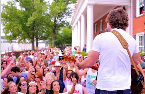 SAE_Arkansas's tweet photo. It's officially Row Week! Opossum Formal on Thursday and Catfish Row on Saturday! @RowWeekUofA #RowDammit http://t.co/NtI7cNiL45