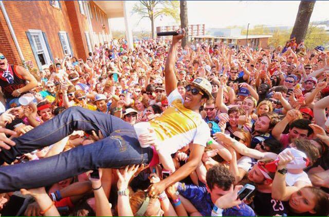 SAE_Arkansas's tweet photo. It's officially Row Week! Opossum Formal on Thursday and Catfish Row on Saturday! @RowWeekUofA #RowDammit http://t.co/NtI7cNiL45