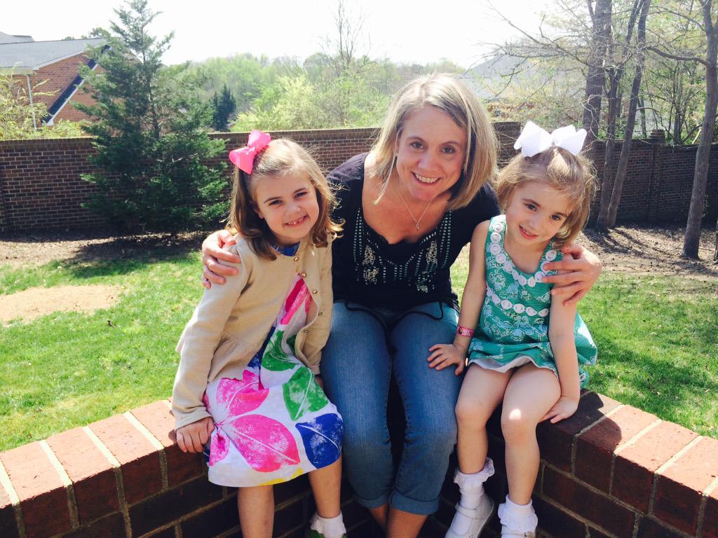 ChangesOnADime's tweet image. Only a #crazyauntie will crack &amp;amp; peel Easter eggs, go hunt for spiders &amp;amp; have 2 kids still presentable for a photo