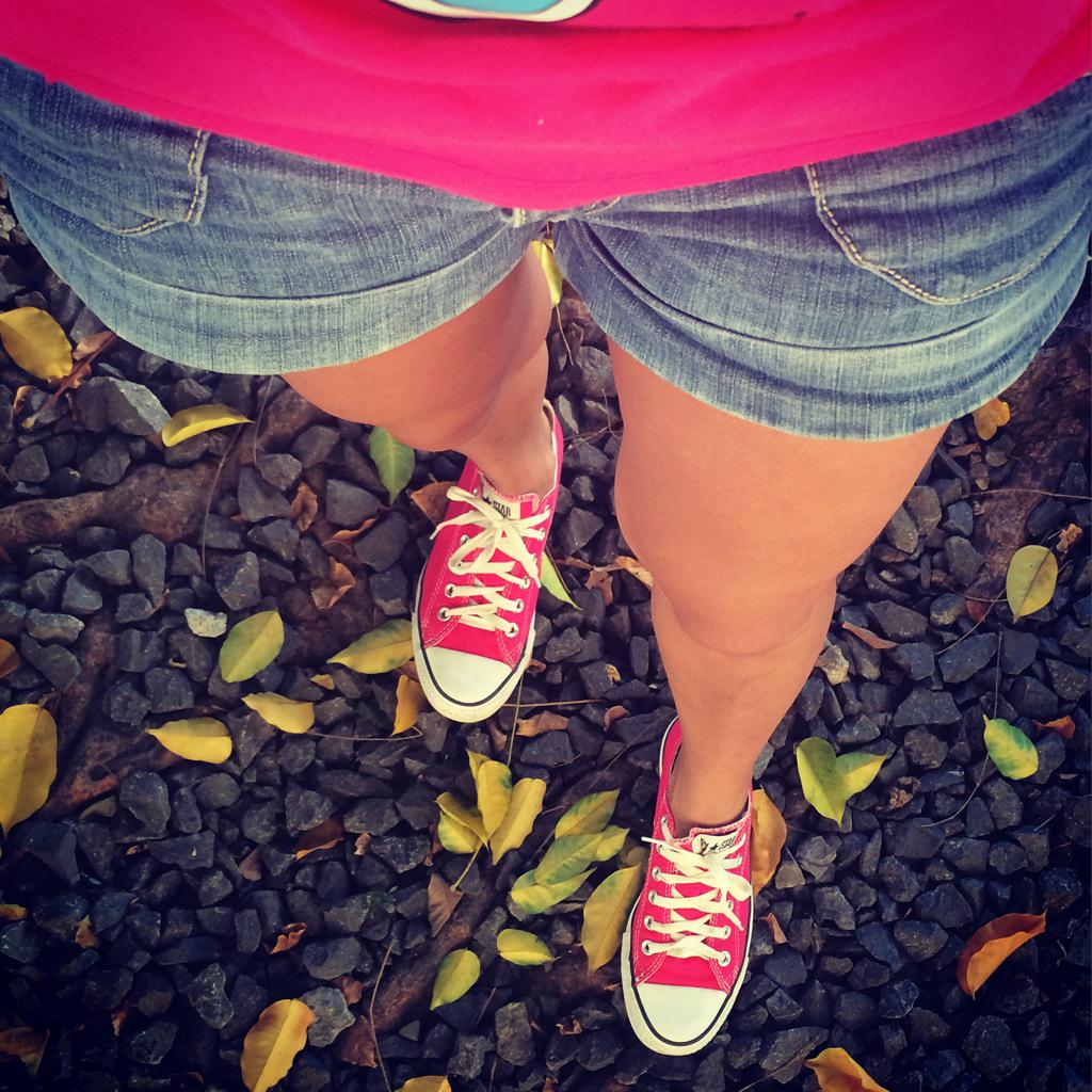 YessicaPeralta1's tweet photo. Las de hoy..... #Pink #Fiucha #ConverseAdicta #Comfort http://t.co/IiiWRWv39N