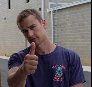 blogdivergente's tweet image. #VoteTrisMTV