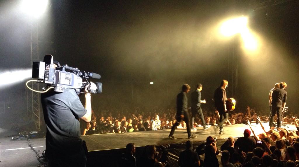 PeterDoherty7's tweet photo. Buzz being on stage cameraman for one of the best bands in the world @switchfoot #BetterThanFrontRow #easterfest2015 http://t.co/T50RYc0Sdl