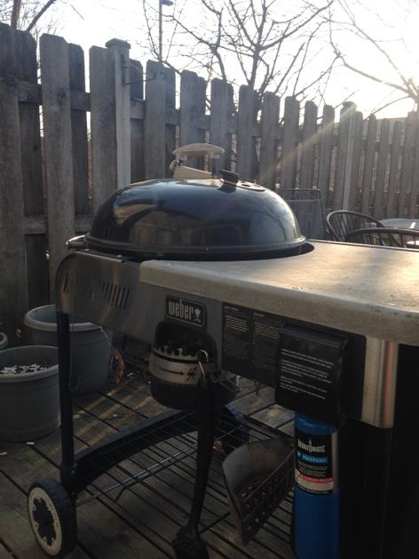 Chinidoesit's tweet photo. Got some chedder wurst on the Weber. #cubstime http://t.co/WXY2xTyOQF