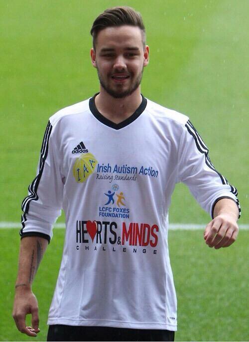 arianna44_'s tweet photo. RT AND QUOTE 

I vote for #OneDirection #TheyreTheOne @radiodisney http://t.co/Rsby4wlQ8z