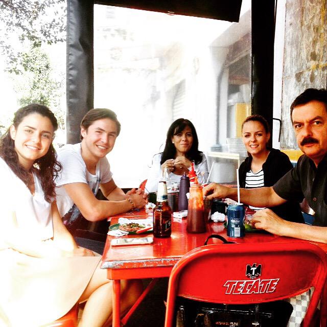 ellugarcitodf's tweet photo. En #ElLugarcito pura #GenteBonita #LaPlayaTeLlama http://t.co/vXbUx0wPXS
