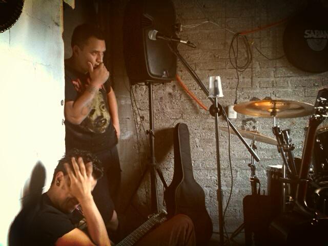 Xocbitum's tweet photo. Chingandole al ensayo http://t.co/nBl3oyvlUC