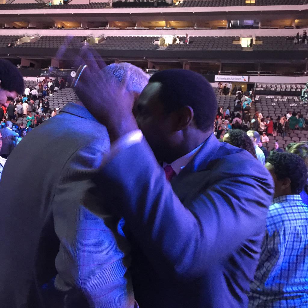 jdorman80's tweet photo. Love this pic of @CoachAvery6 giving @PastorMHayes a #GreatGame pat on the back. #EasterAAC http://t.co/PgrqSKrNIy