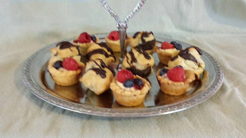 Debs_Delights14's tweet photo. Easter treats! Chocolate filled cream puffs and fruit tartlets :) #DebbiesDelights http://t.co/tH8f1rGjj7