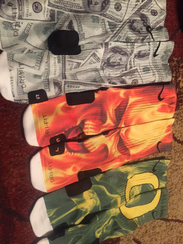 bucknut27's tweet photo. My kid has ridiculous sock game #customelites http://t.co/wmuZZhHdnw