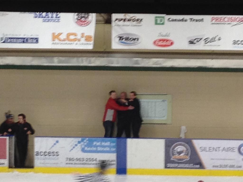 CorseDerek's tweet photo. @NERedWings well deserved win!!! http://t.co/axL5JQRHyi
