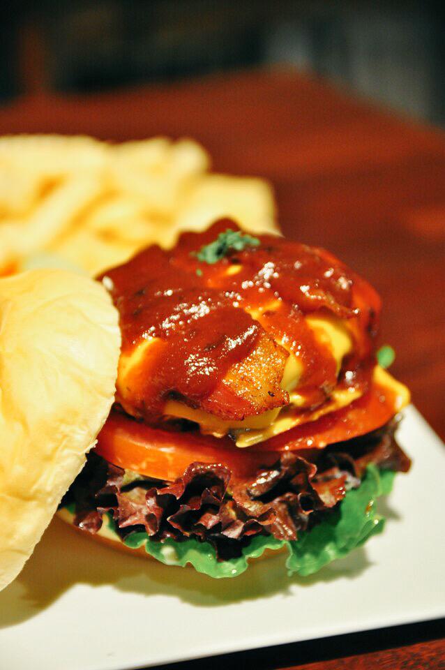 109Kitchen's tweet image. 4월 런치 이벤트 중인 베이컨 BBQ 버거입니당 #109키친 #버거 #연남동