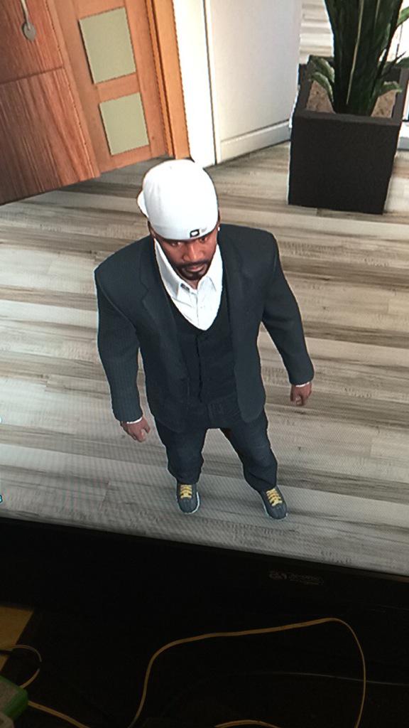TooGoodForYou98's tweet photo. Can always tell when @emzz331 was round, my GTA character wearing one swaggy outfit #EmilyKnows http://t.co/zzndpaCyCu